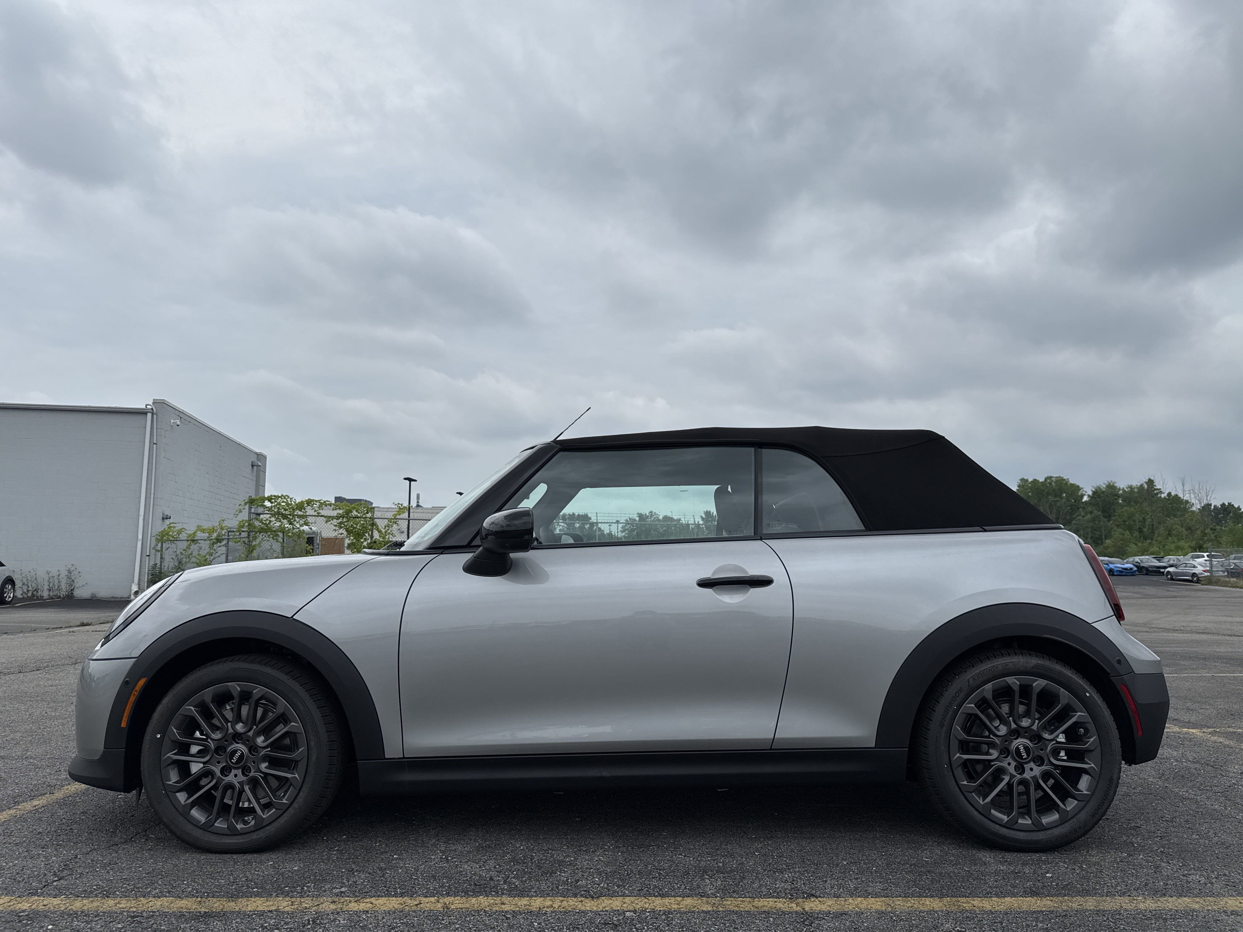 2025 MINI CONVERTIBLE ICONIC