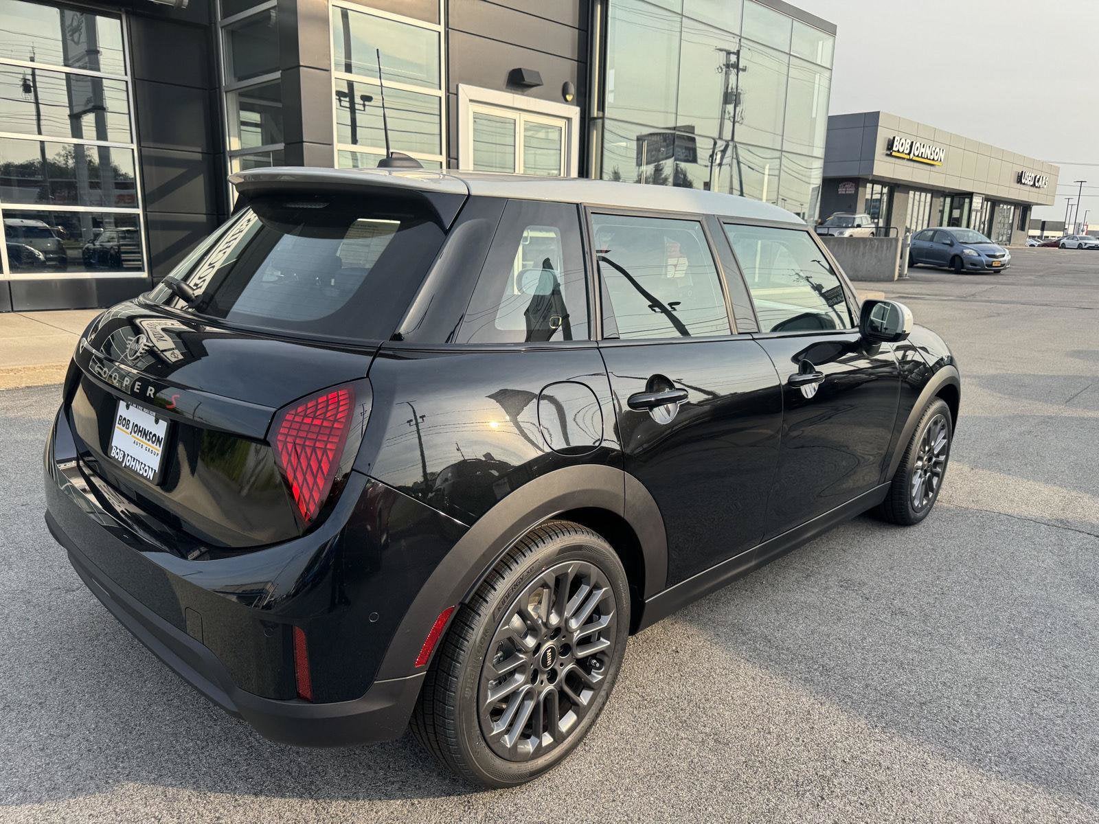 2026 MINI 4 DOOR ICONIC