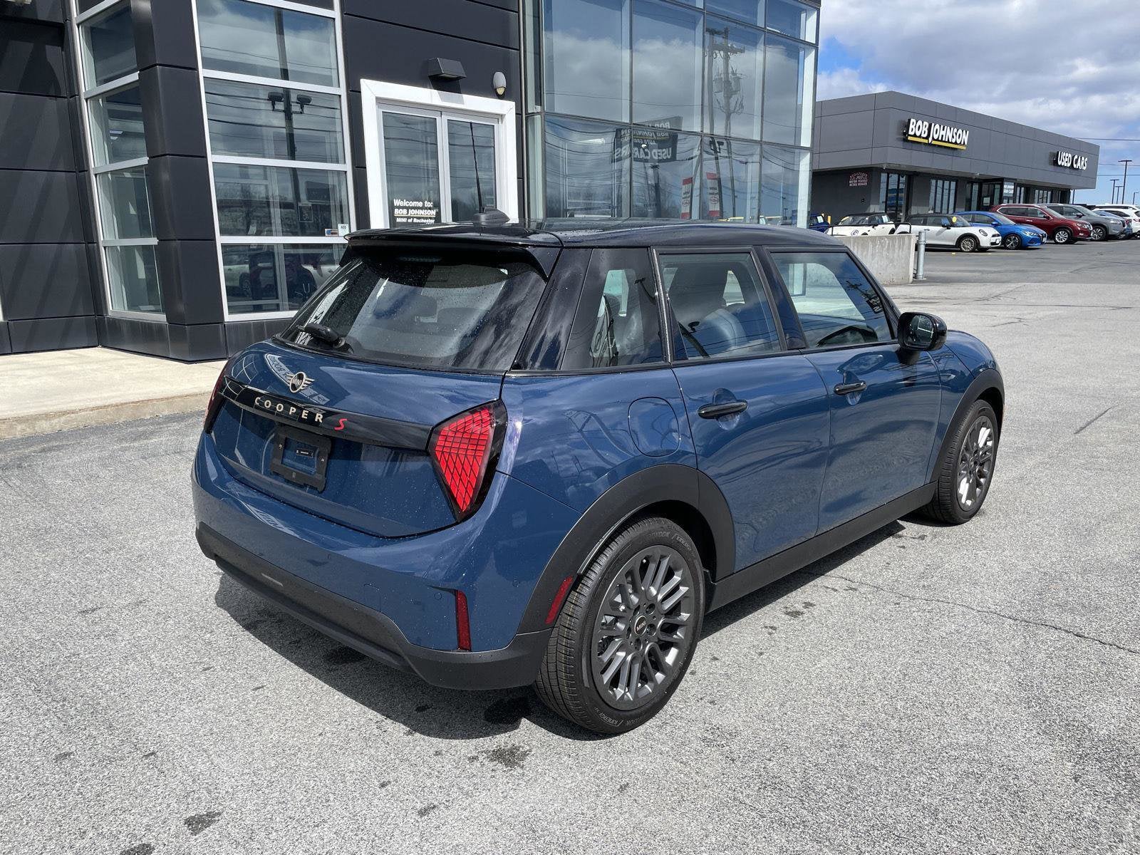 2026 MINI 4 DOOR ICONIC