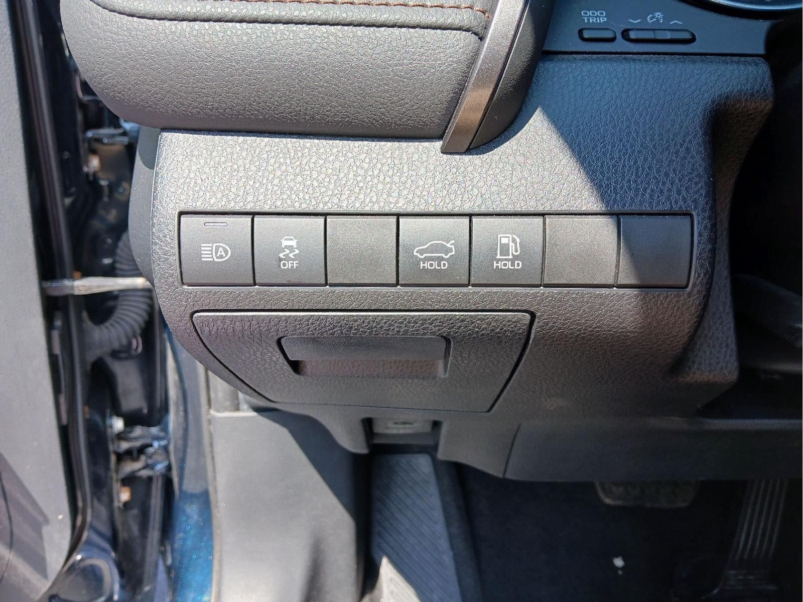 2020 Toyota Camry Hybrid XLE