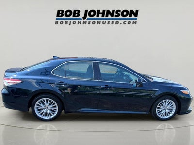2020 Toyota Camry Hybrid XLE