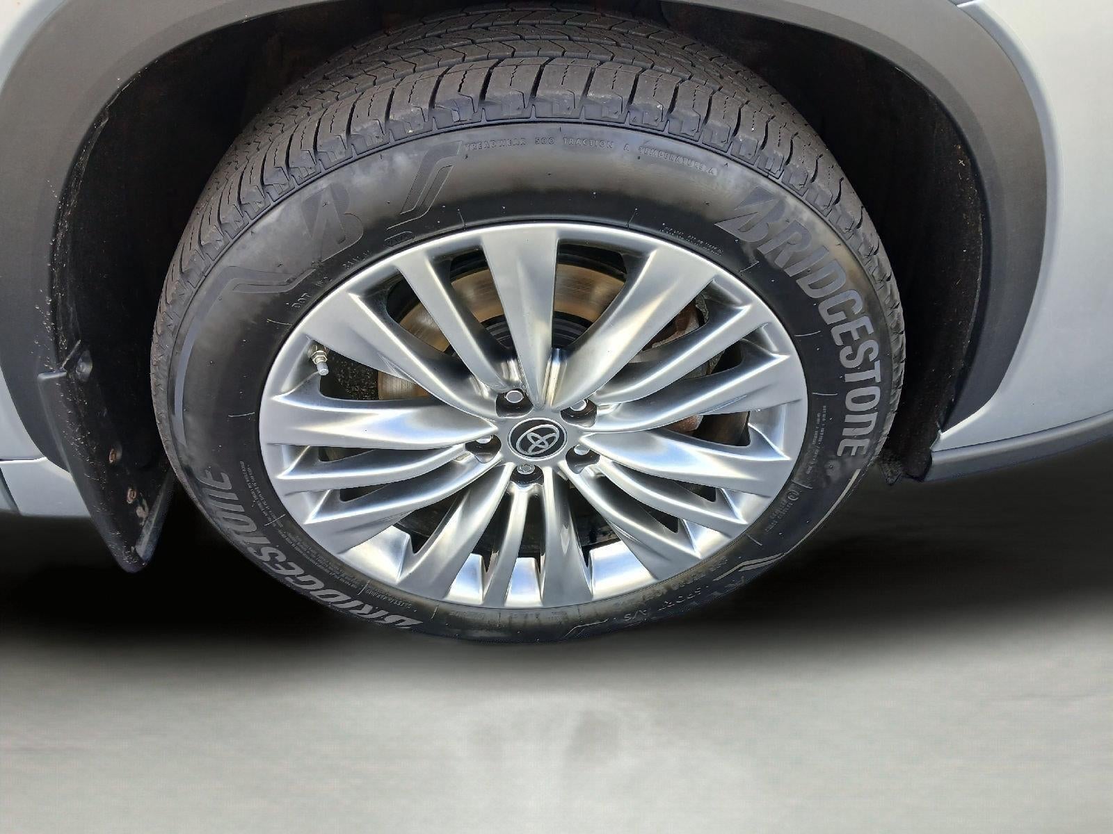 2023 Toyota Highlander Hybrid Platinum