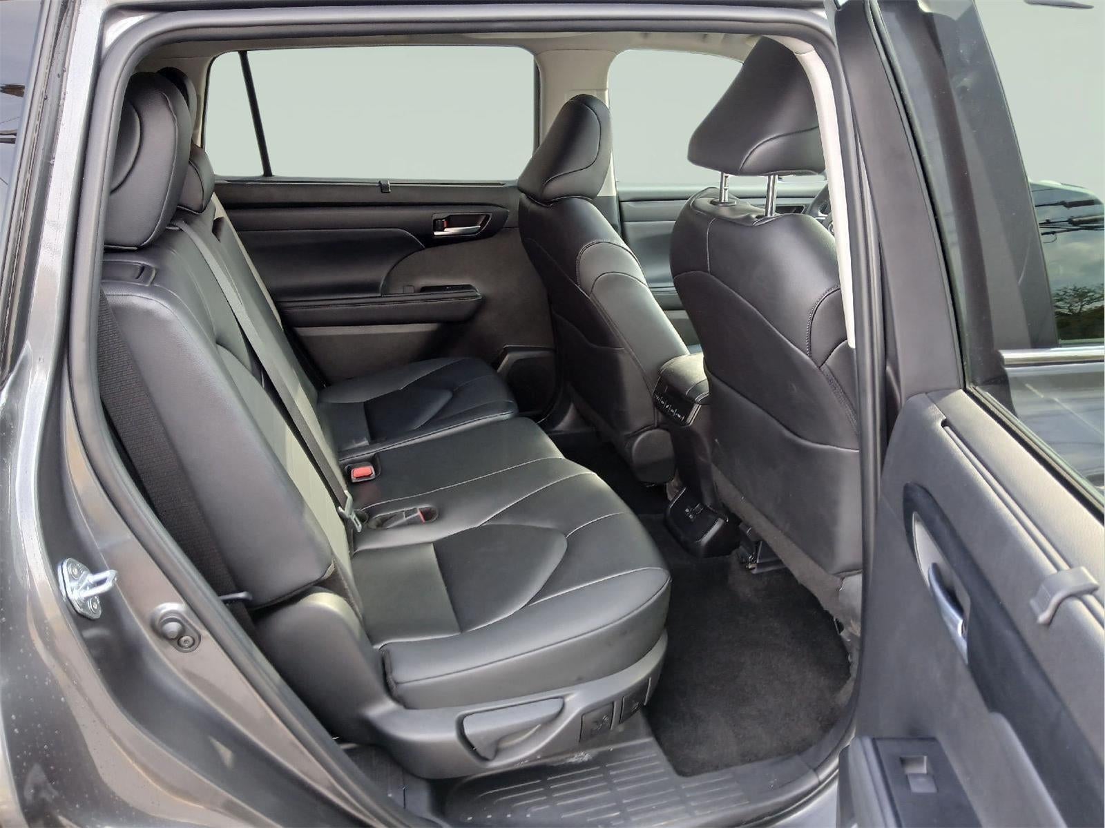 2025 Toyota HIGHLANDER XLE