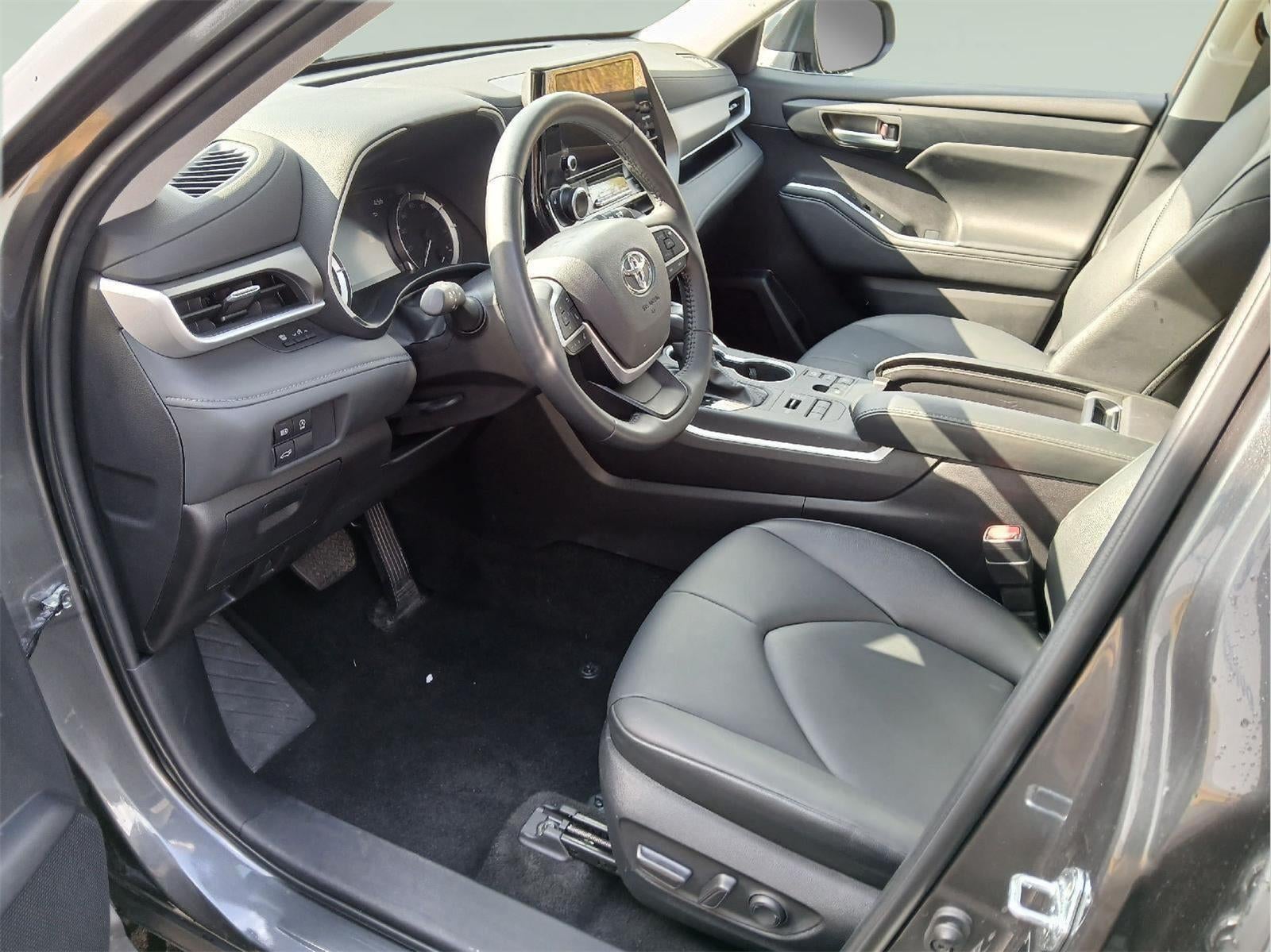 2025 Toyota HIGHLANDER XLE