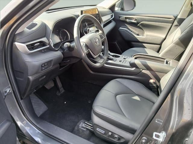 2025 Toyota HIGHLANDER XLE
