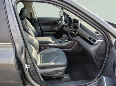 2025 Toyota HIGHLANDER XLE