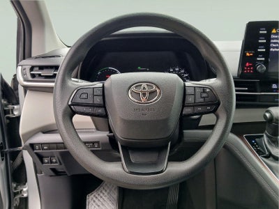 2022 Toyota Sienna LE