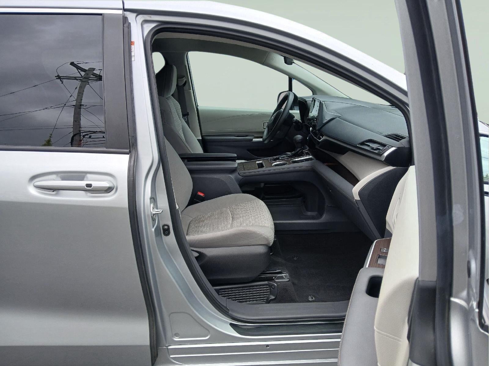 2022 Toyota Sienna LE