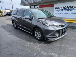 2025 Toyota Sienna LE 8-Passenger