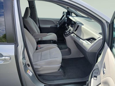 2019 Toyota Sienna LE 8-Passenger