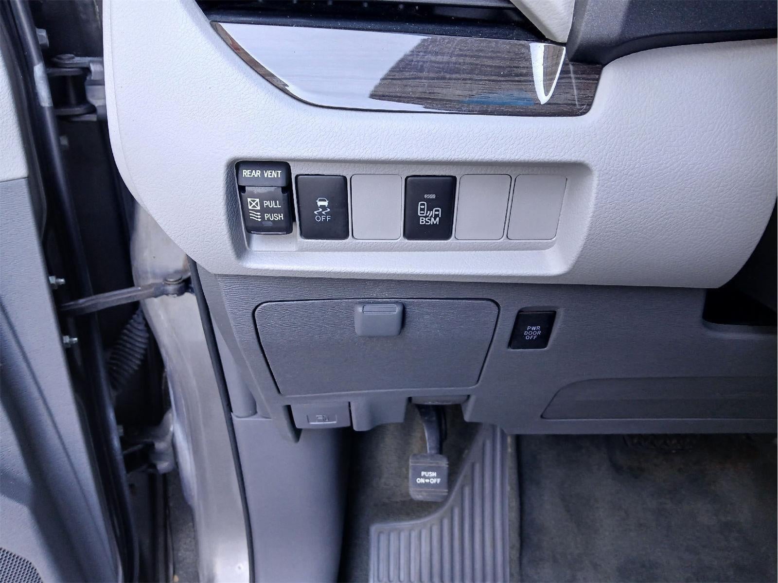 2017 Toyota SIENNA XLE 3.5L XLE 8-Passenger