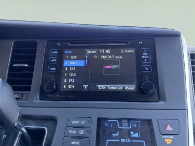 2017 Toyota SIENNA XLE 3.5L XLE 8-Passenger