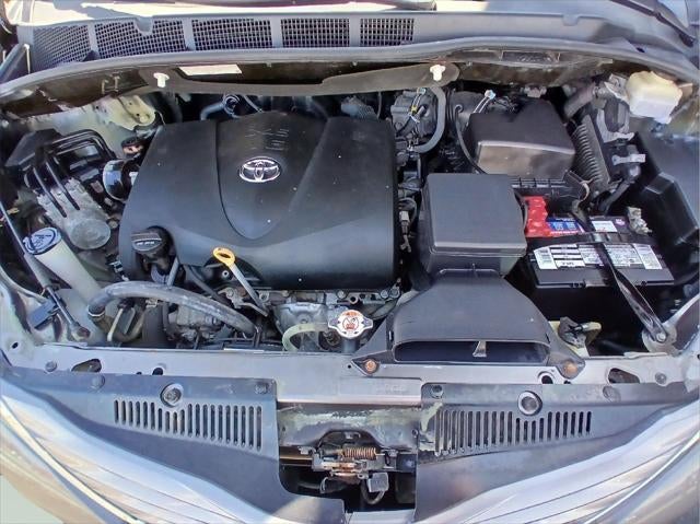 2017 Toyota SIENNA XLE 3.5L XLE 8-Passenger