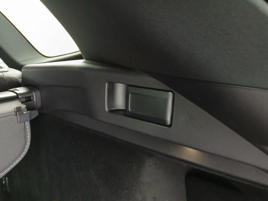 2025 Toyota CROWN SIGNIA XLE