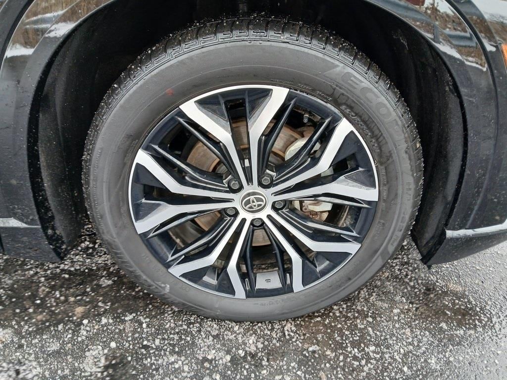 2025 Toyota CROWN SIGNIA XLE