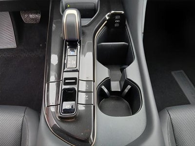 2025 Toyota CROWN SIGNIA XLE