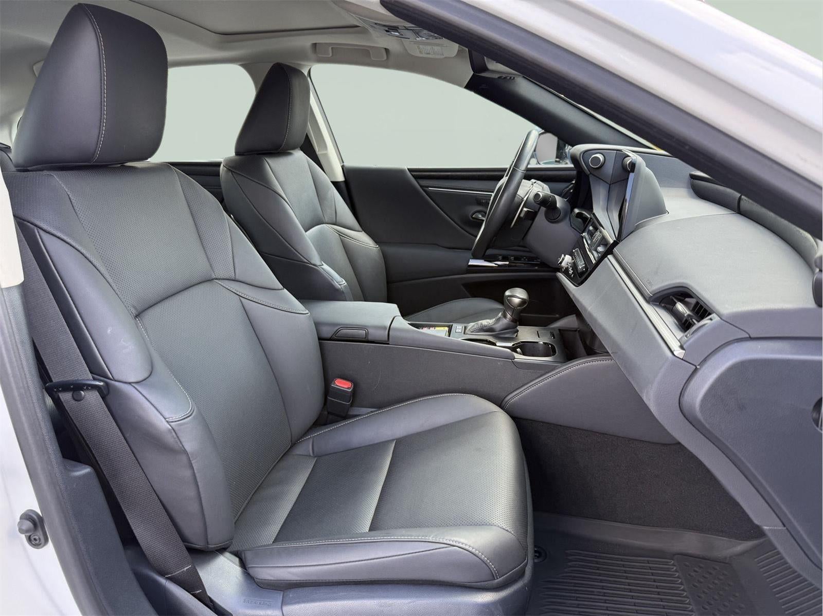 2024 Lexus ES 300h 