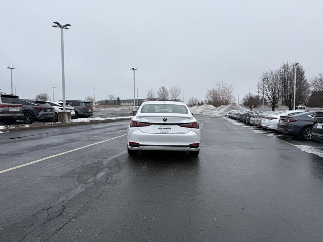 2024 Lexus ES 300h SEDAN