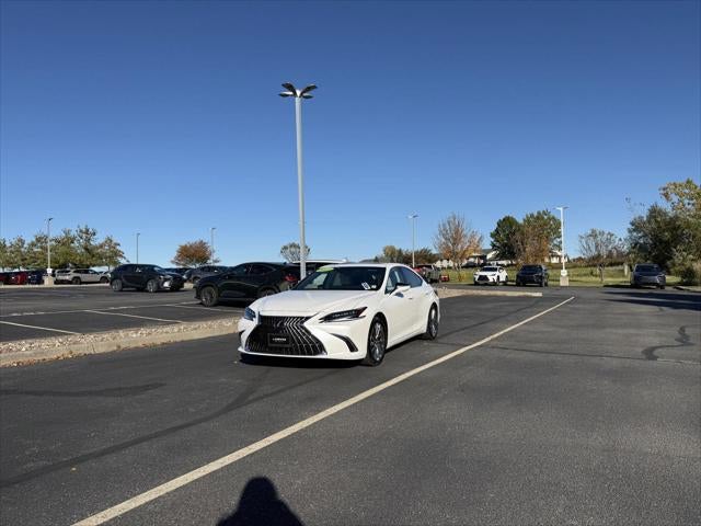 2023 Lexus ES 300h ULTRA LUXURY
