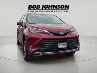 2022 Toyota Sienna XLE 8-Passenger