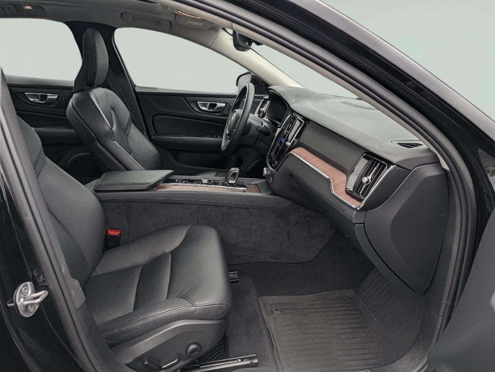 2024 Volvo S60 Plus Dark Theme