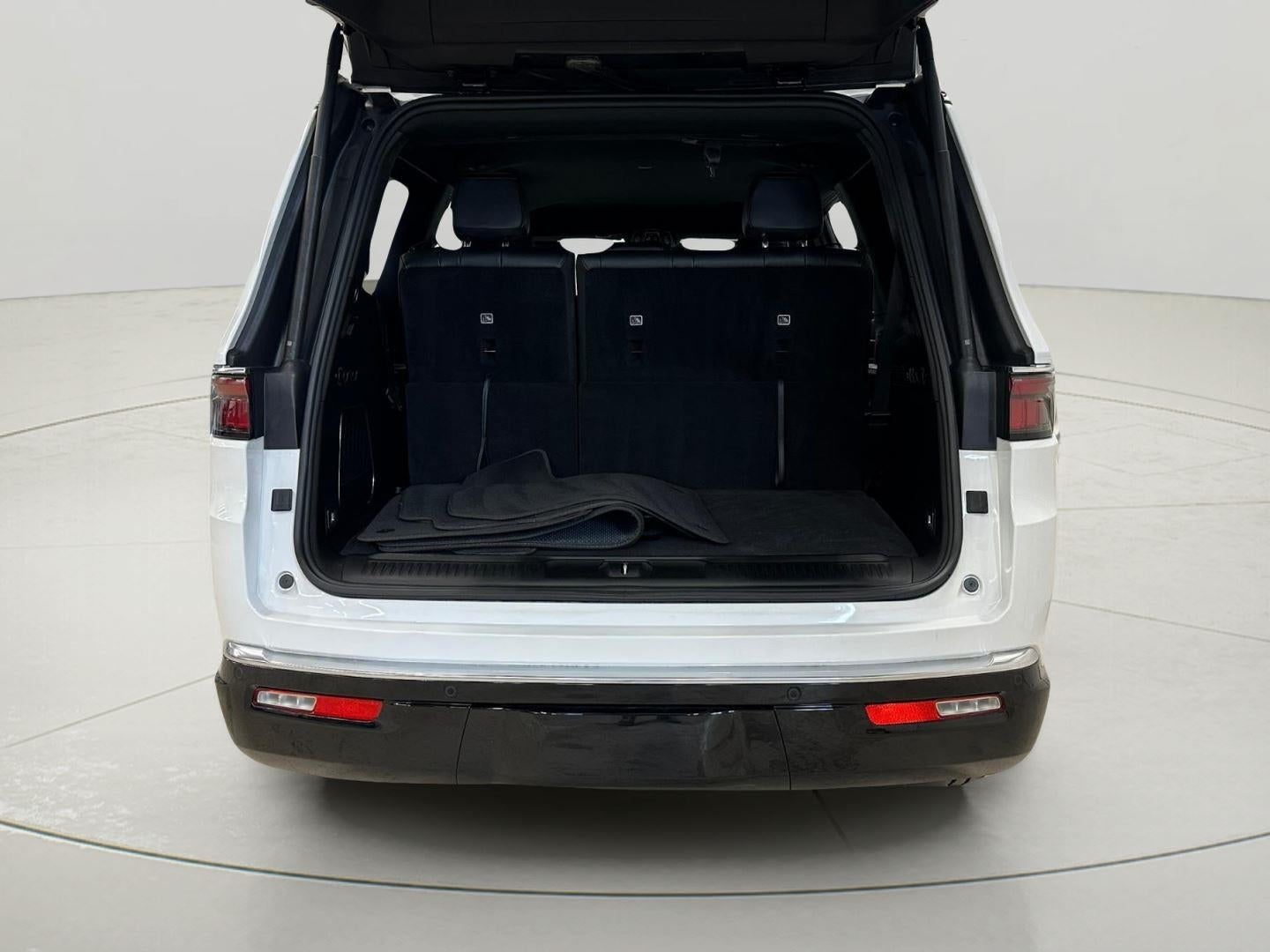 2023 Jeep Wagoneer 4x4