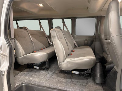 2025 Chevrolet Express Passenger 3500 1LT