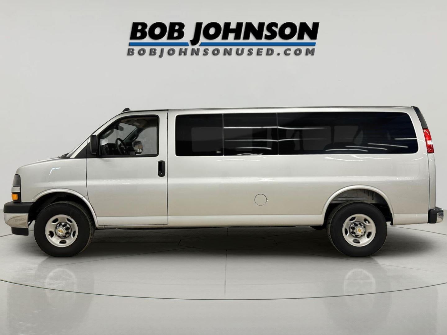 2025 Chevrolet Express Passenger 3500 1LT