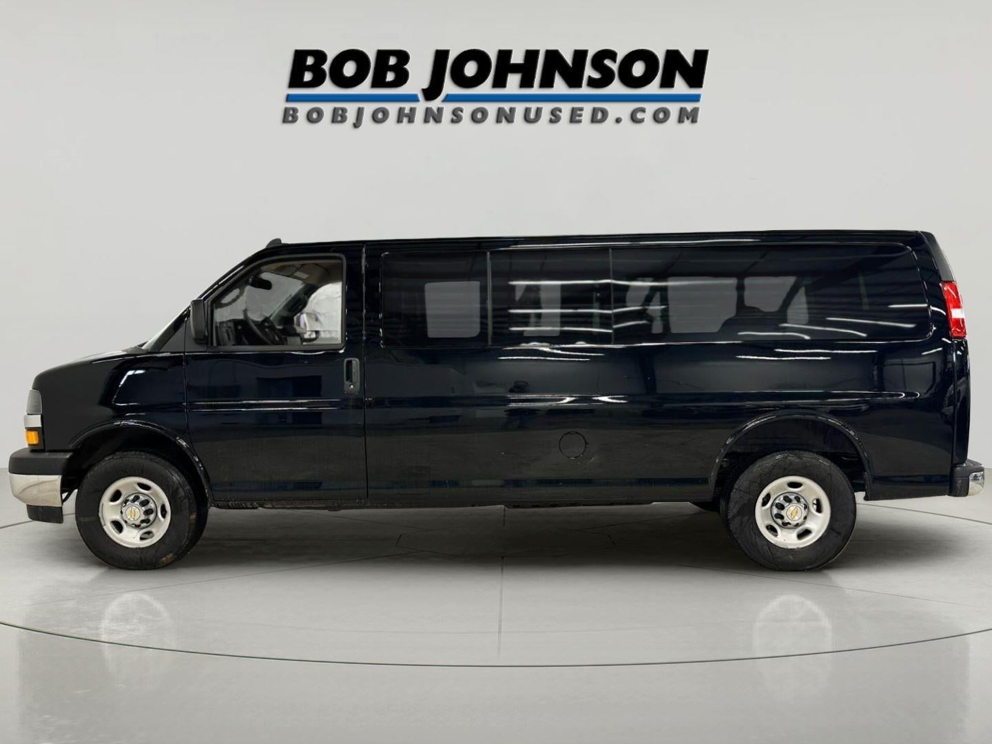 2025 Chevrolet Express Passenger 3500 1LT