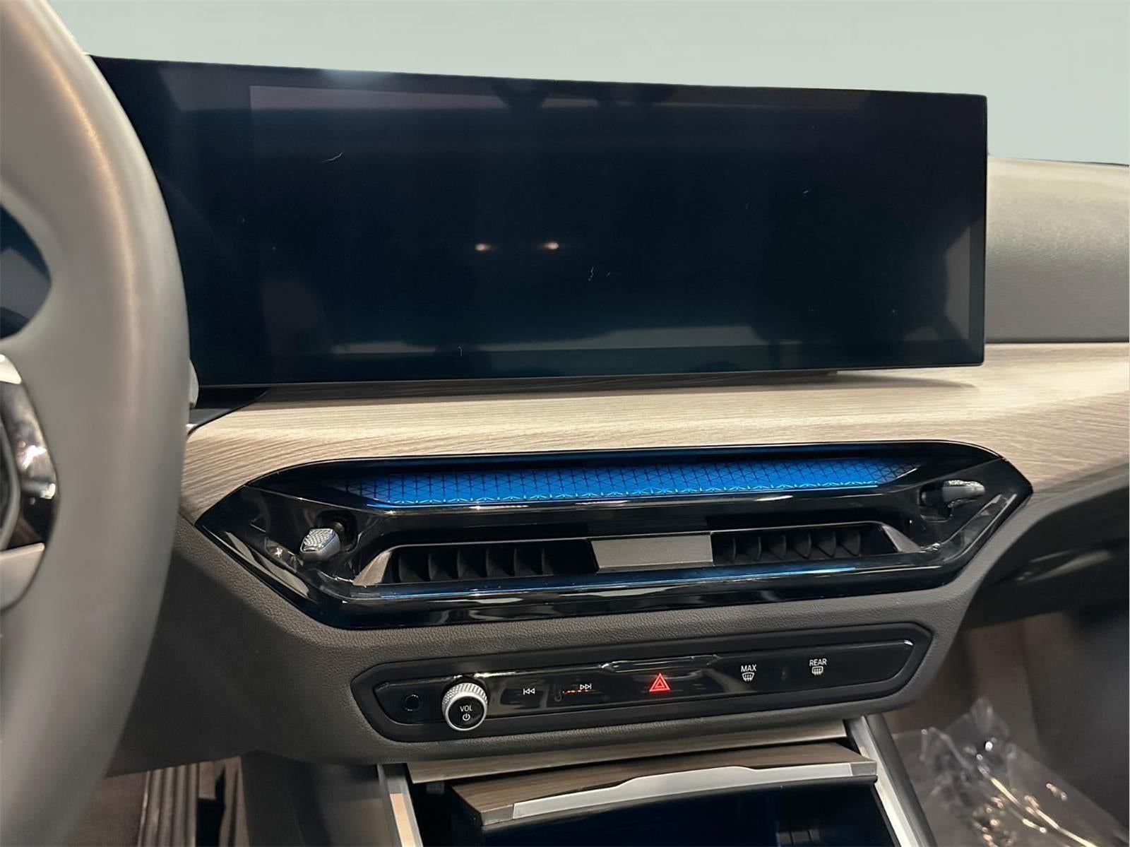 2025 BMW 3 Series 330i xDrive