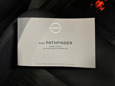 2025 Nissan Pathfinder SV