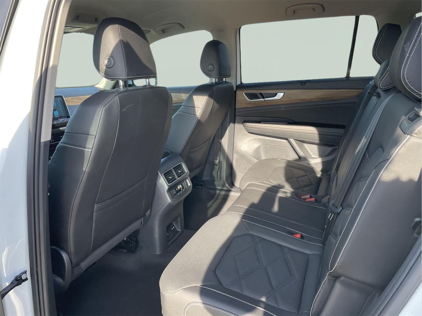 2025 Volkswagen Atlas 2.0T SE w/Technology