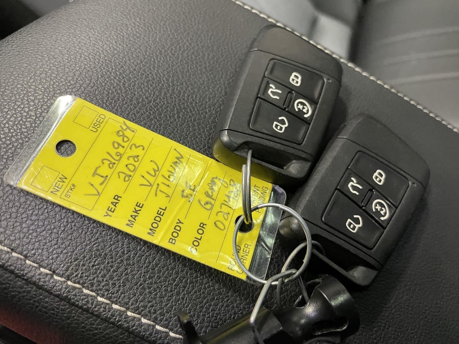 2023 Volkswagen Tiguan SE R-Line Black