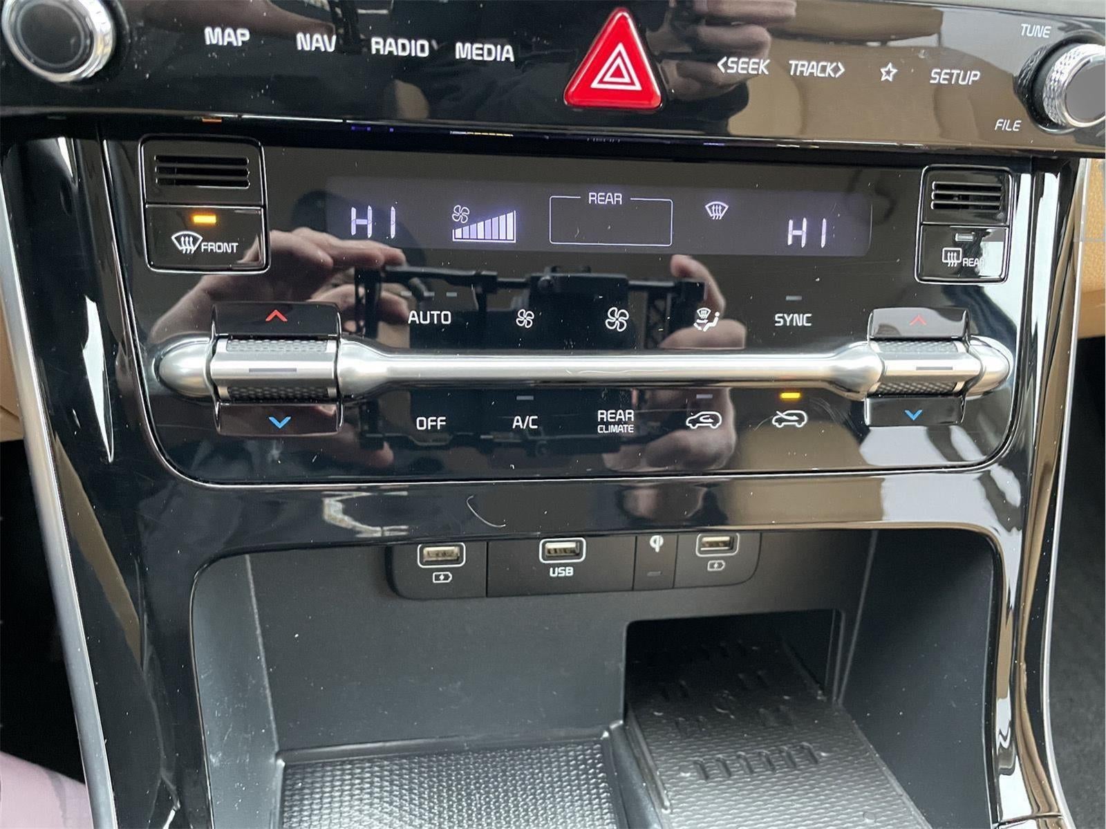 2023 Kia Carnival EX