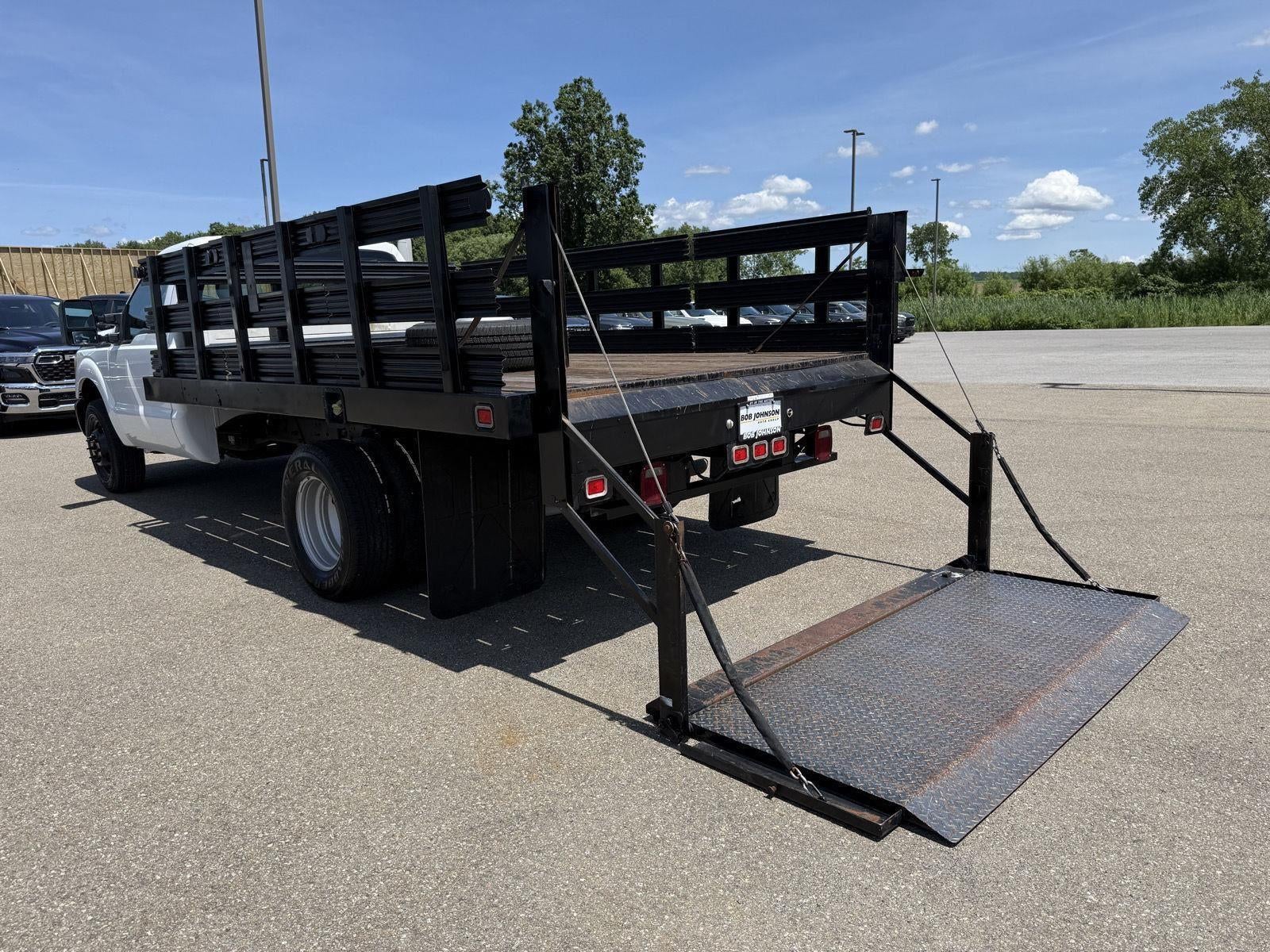 2015 Ford F-350 Chassis 2WD Reg Cab 165 WB 84 CA XL