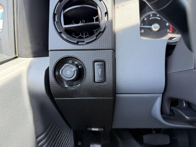2015 Ford F-350 Chassis 2WD Reg Cab 165 WB 84 CA XL