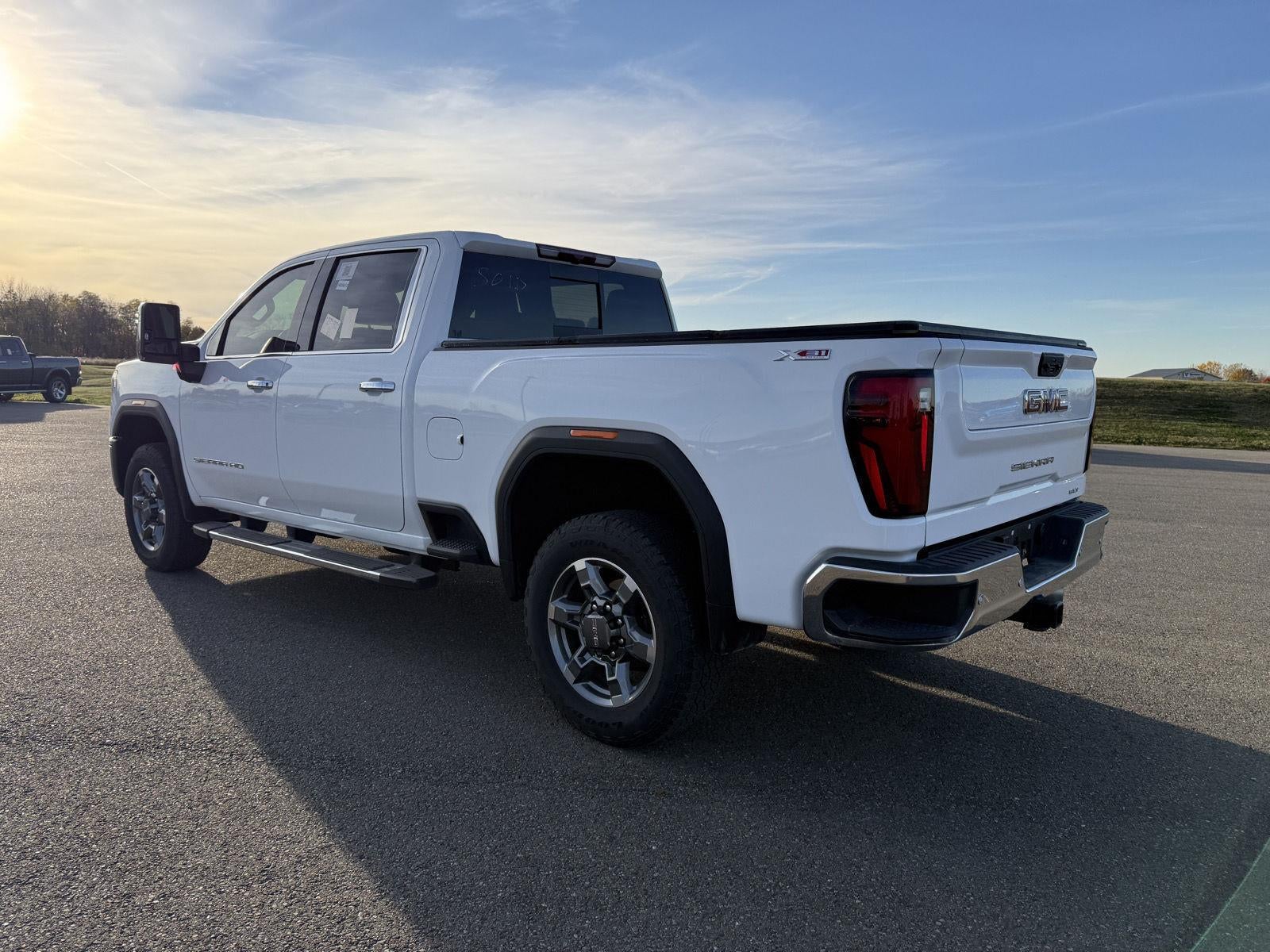 2025 GMC Sierra 2500HD Crew Cab, Standard Bed, SLT, 4WD