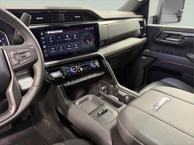 2025 GMC Sierra 2500HD 4WD Crew Cab Standard Bed AT4