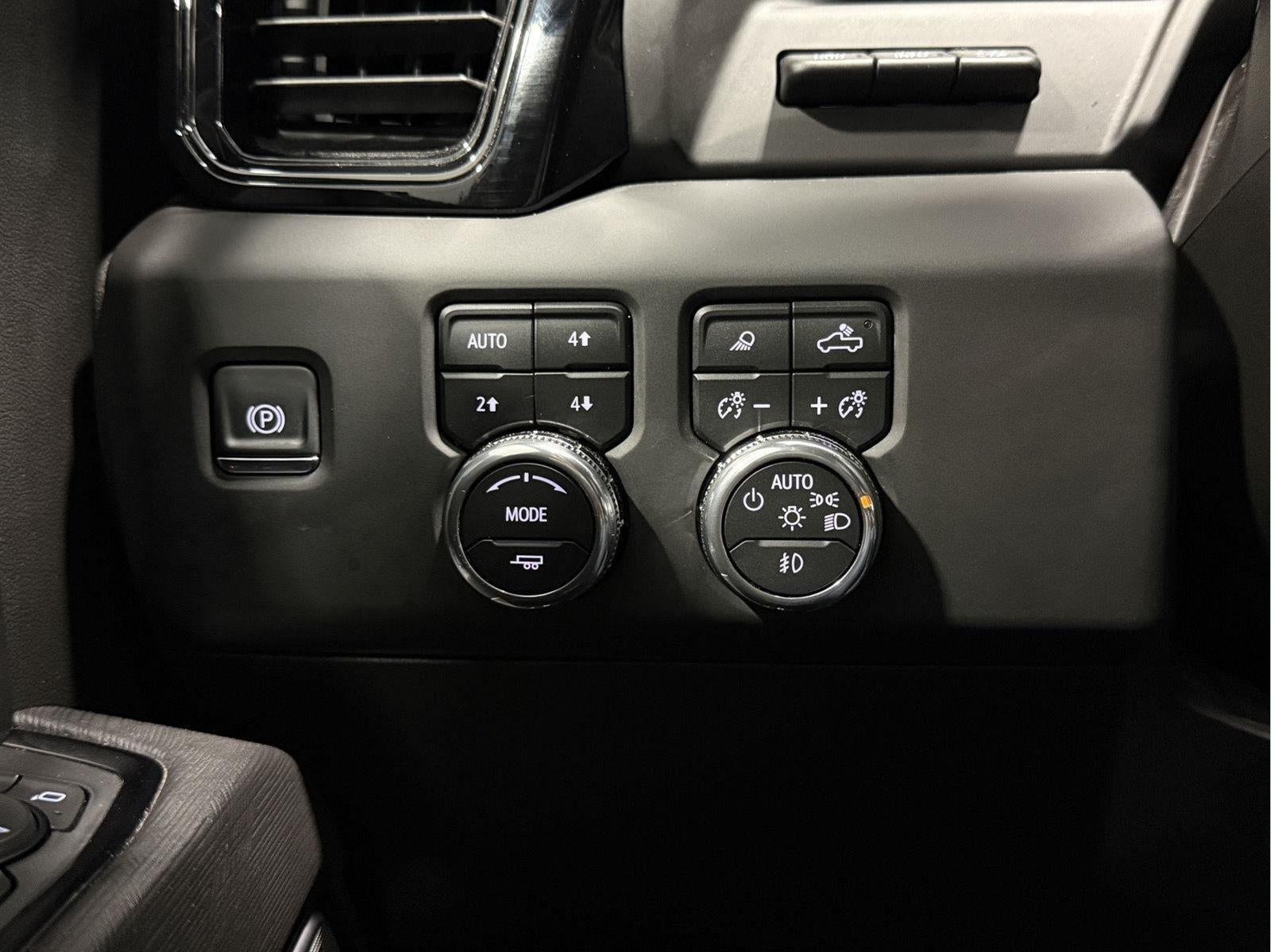 2025 GMC Sierra 2500HD Crew Cab, Standard Bed, AT4X, 4WD