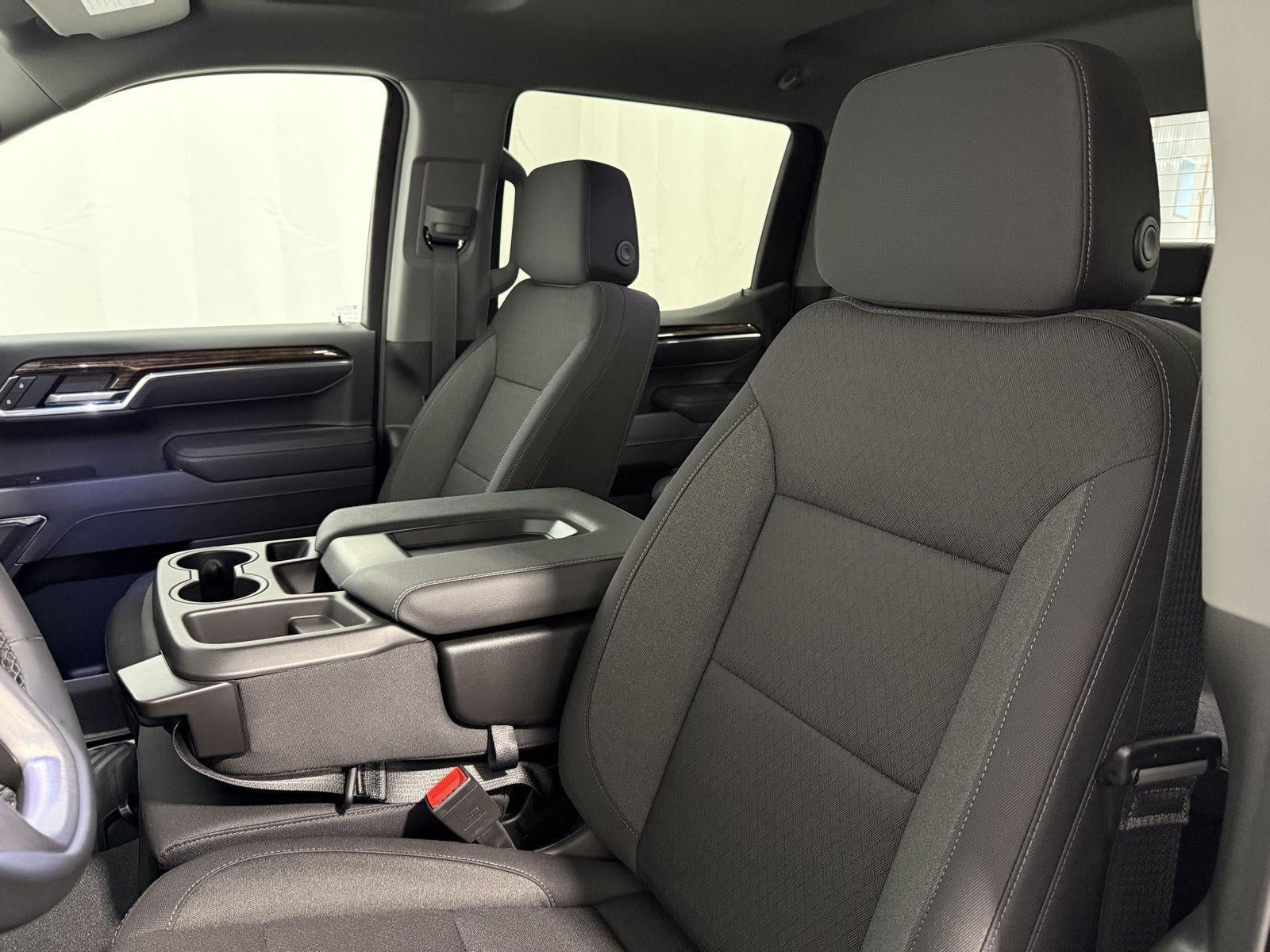 2025 GMC Sierra 1500 4WD Crew Cab Short Box Elevation with 3VL