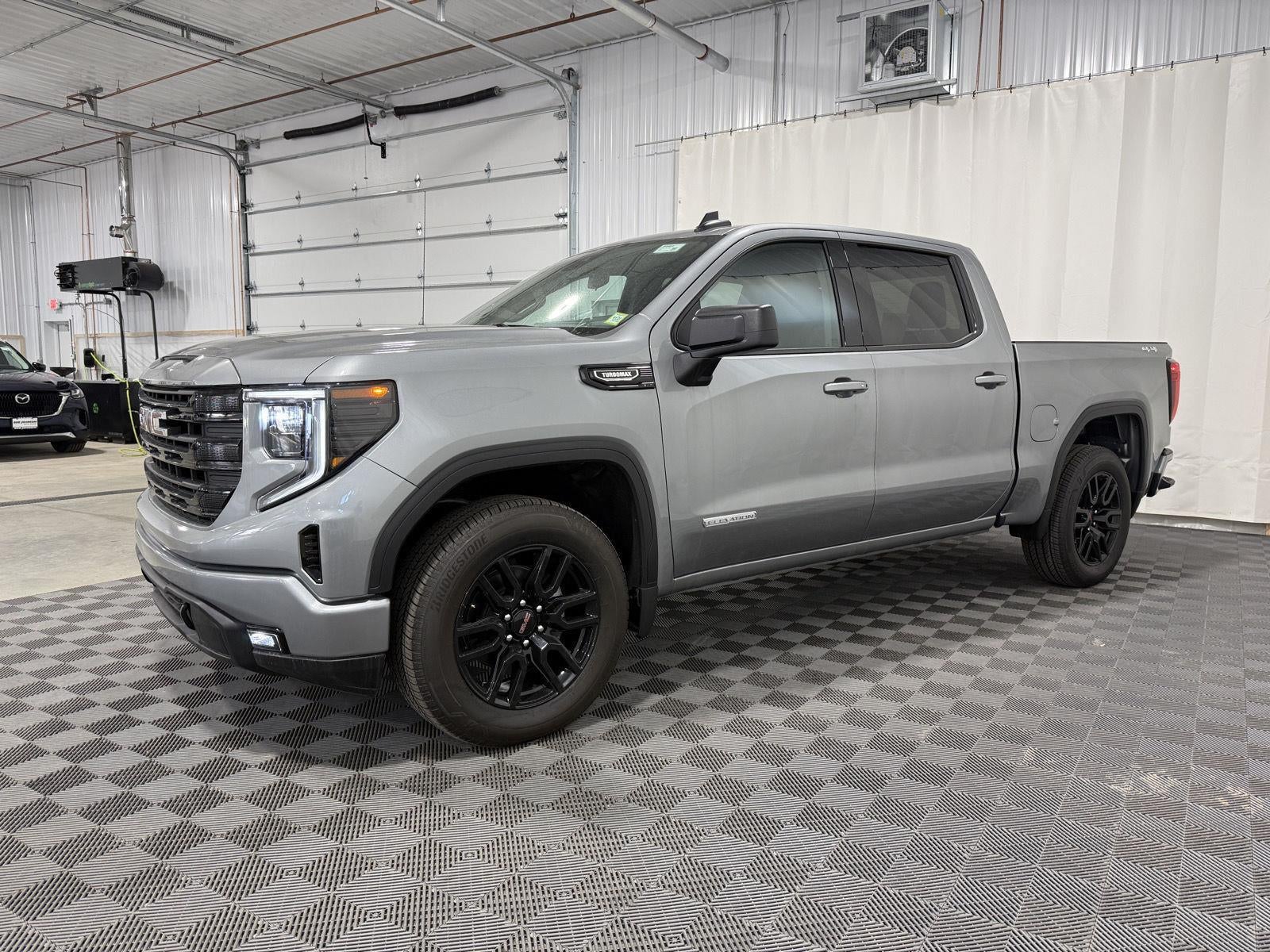 2025 GMC Sierra 1500 4WD Crew Cab Short Box Elevation with 3VL