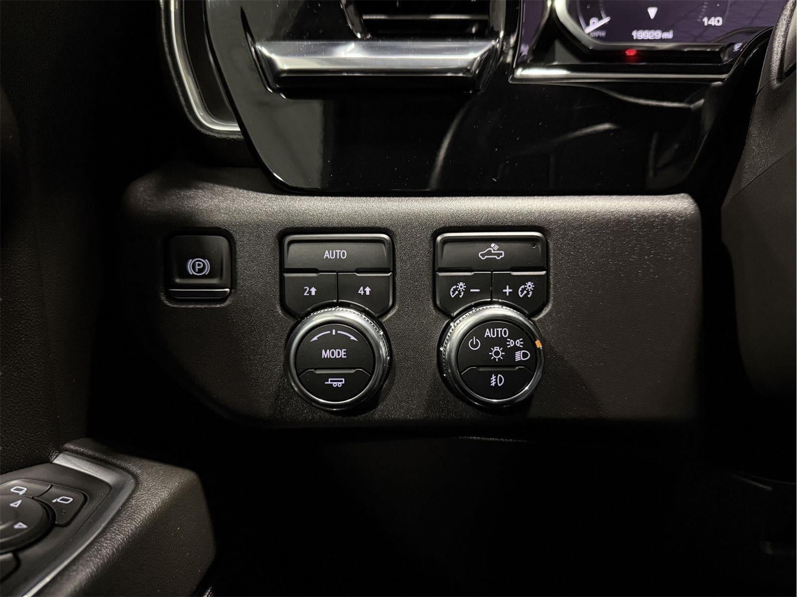 2024 GMC Sierra 1500 4WD Crew Cab Short Box Elevation with 3VL