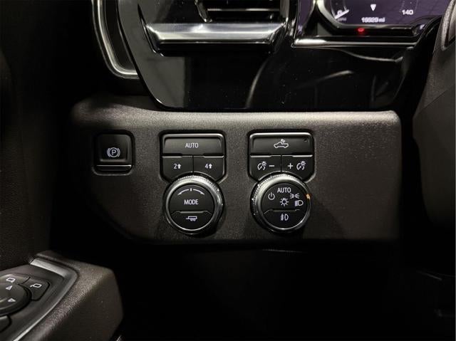 2024 GMC Sierra 1500 4WD Crew Cab Short Box Elevation with 3VL