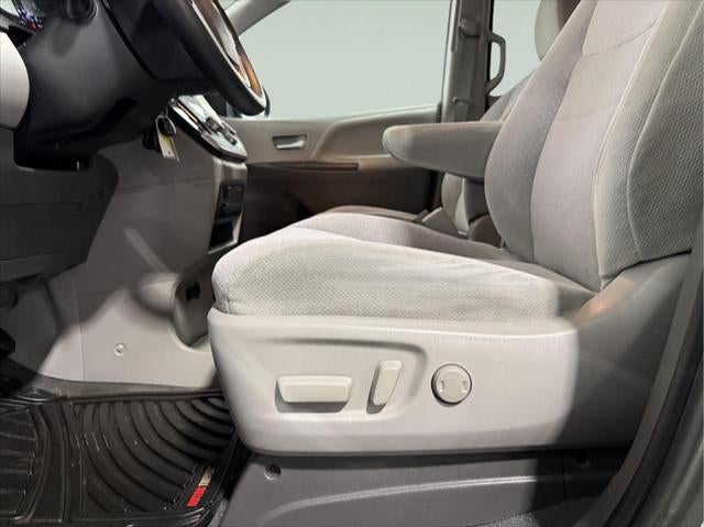 2020 Toyota Sienna LE