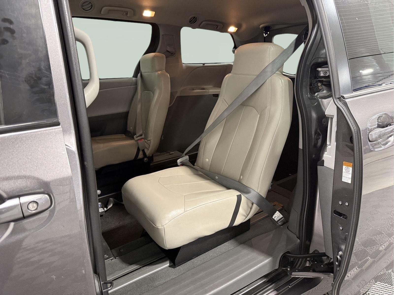 2020 Toyota Sienna LE
