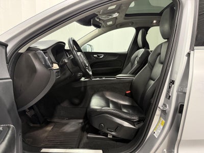 2021 Volvo XC60 T6 Momentum