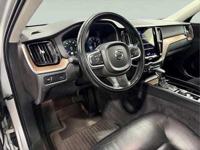2021 Volvo XC60 T6 Momentum