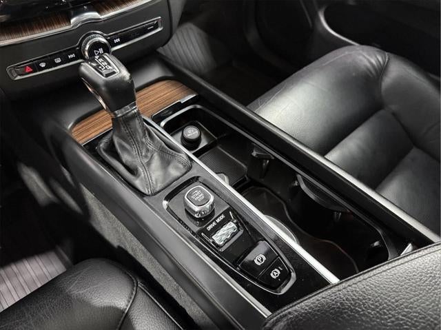 2021 Volvo XC60 T6 Momentum