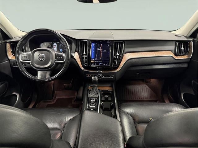 2021 Volvo XC60 T6 Momentum