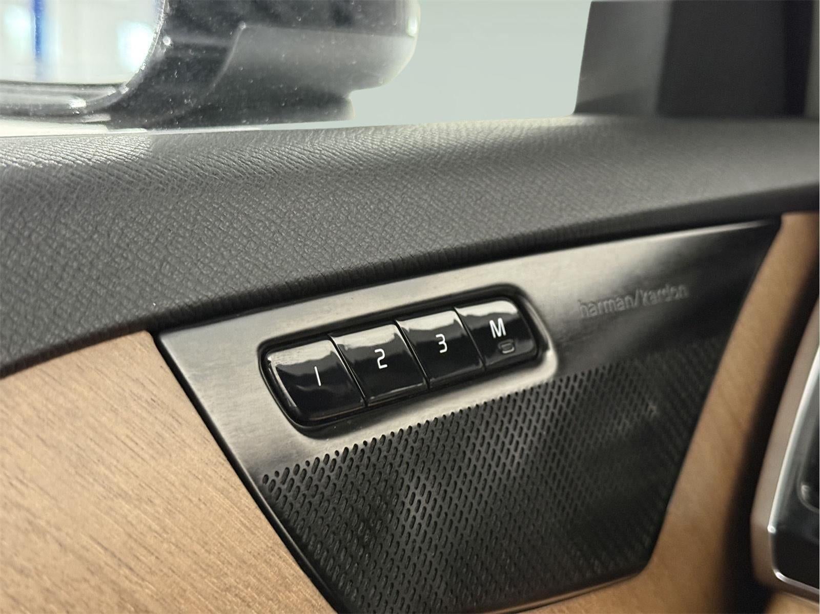 2023 Volvo XC90 B5 Plus
